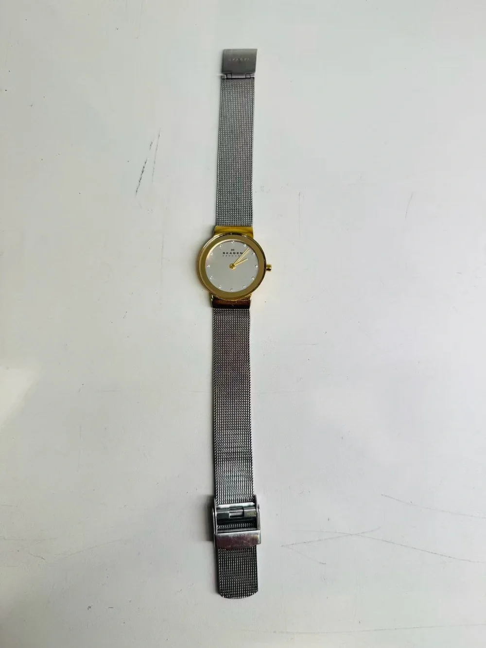 Skagen Denmark Women’s Watch Gold Tone 26mm Silver Dial Crystal New Battery Runs